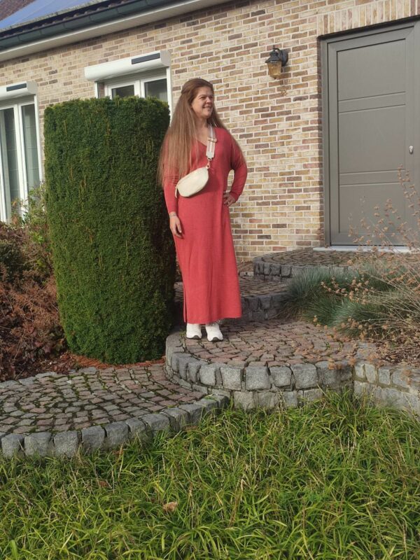 lang kleed donker roos