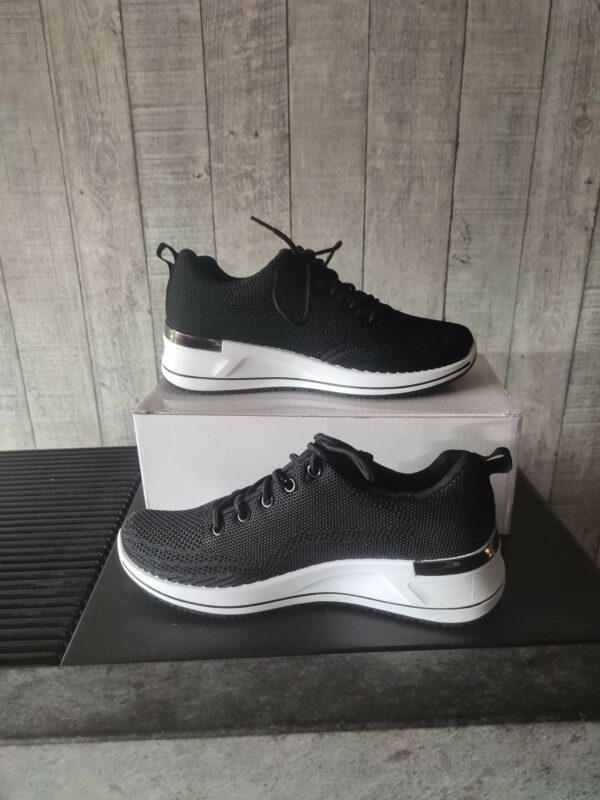 Zwarte sneakers