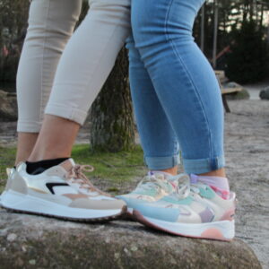 beige sneaker