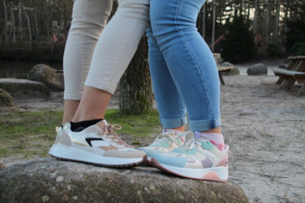 beige sneaker