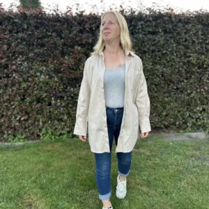 beige hemd marijke